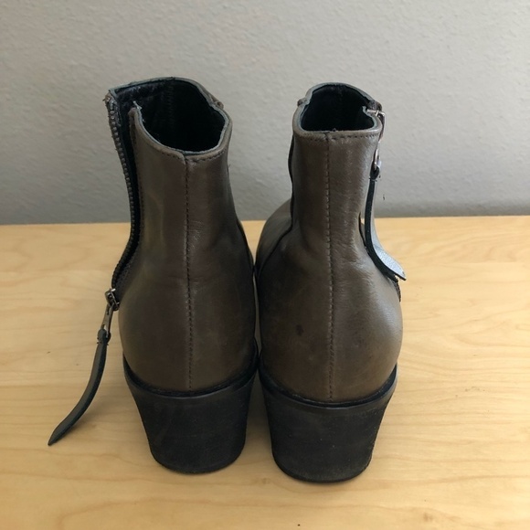 ERIC MICHAEL Pointed Toe Platform Leather Booties - Quiet Luxury - Picture 6 of 11